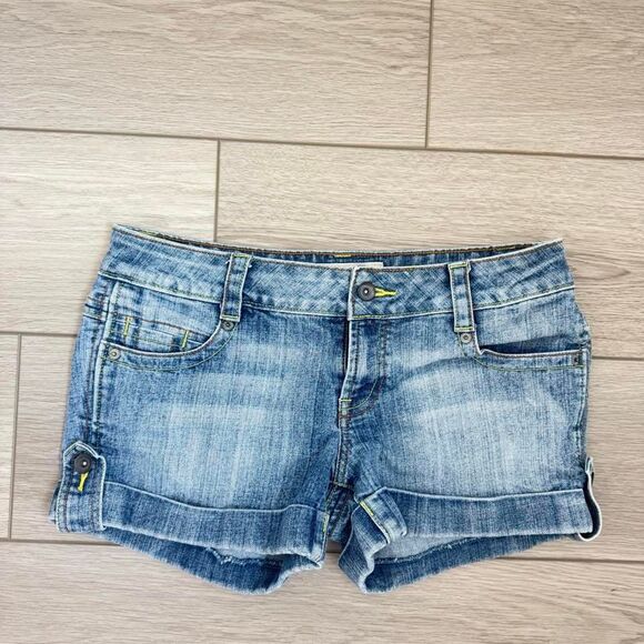 Mossimo Supply Co. Pants - Vintage Y2K Star Pocket Denim Booty Shorts